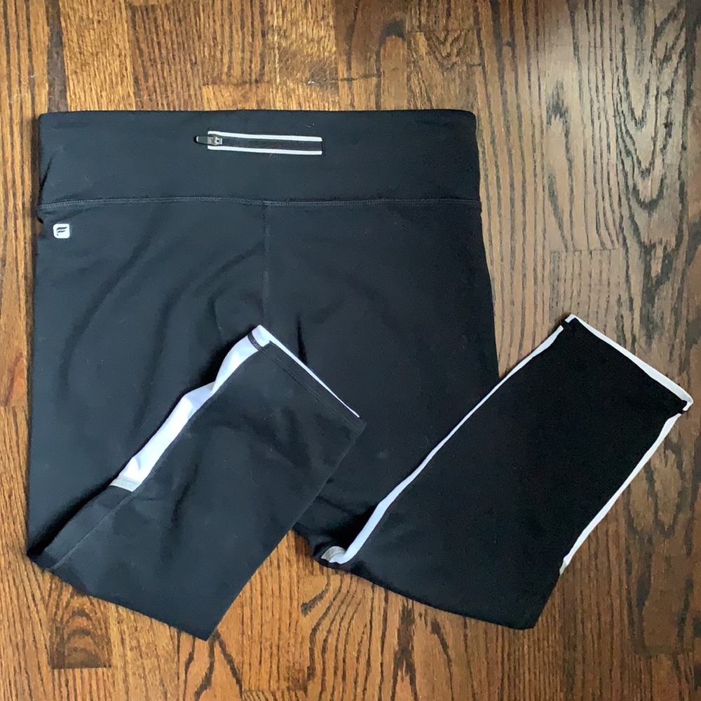 Fabletics Women’s Capri Leggings - Picture 4 of 4